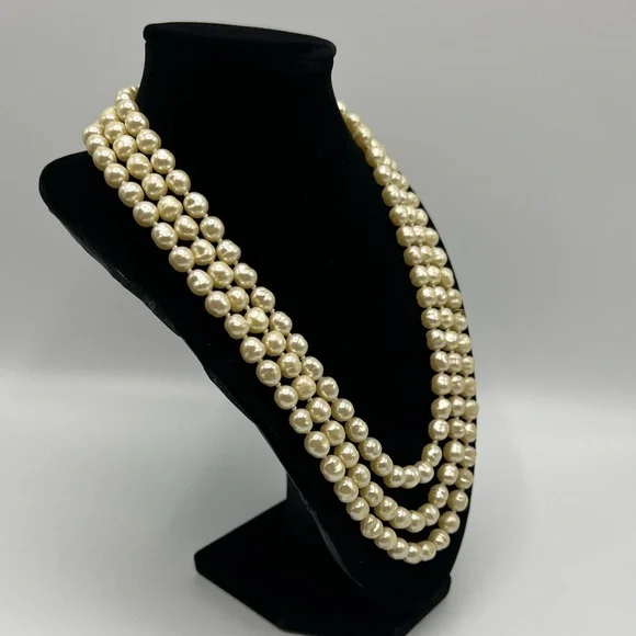 HP๐ 1981 Chanel Pearl Necklace - Picture 4 of 14